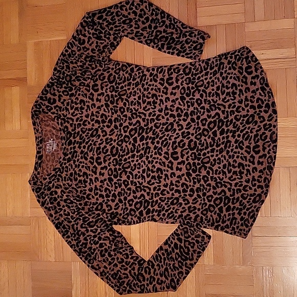 LIKE NEW Sexy Leopard Print Long Sleeve Top, M - Picture 9 of 13